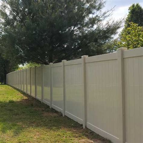 tan vinyl fence supplier.